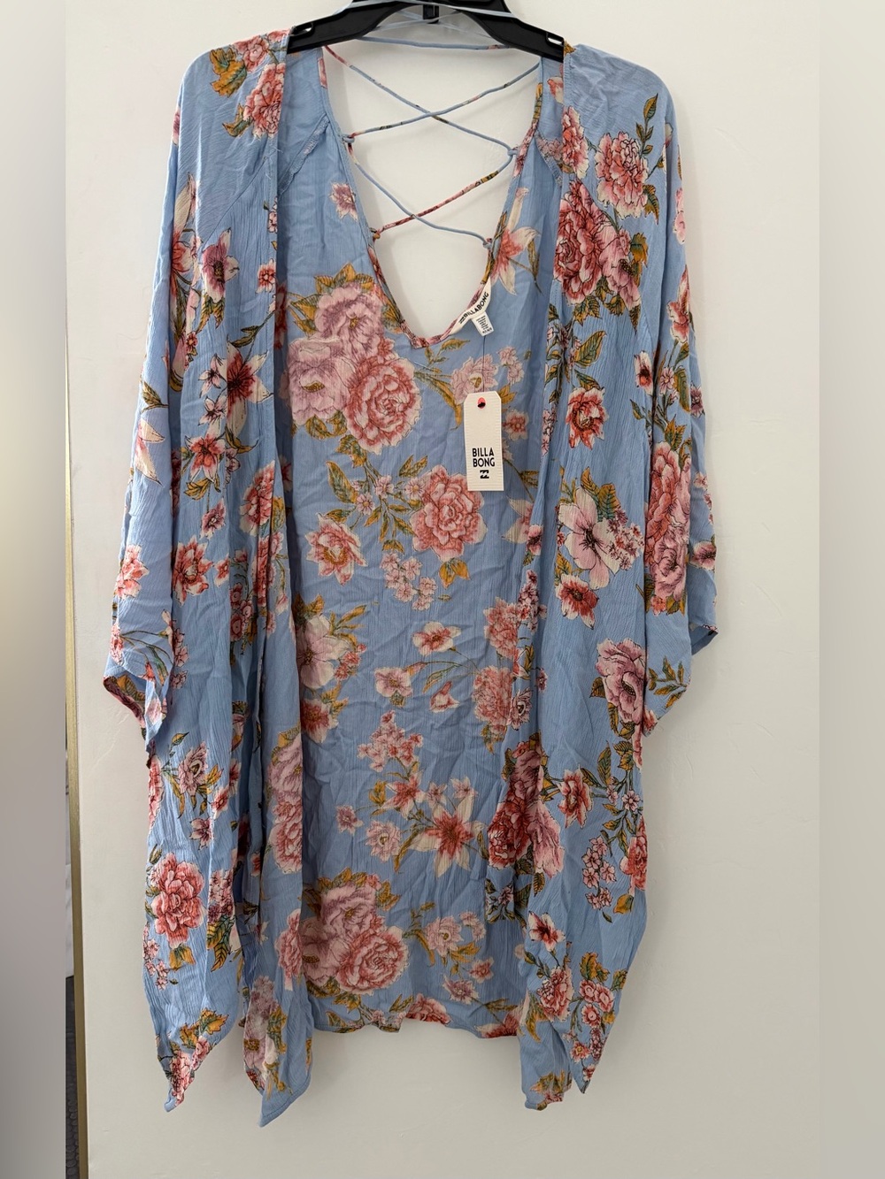 Billabong Sittin' Pretty blue and pini floral kimono size M/L